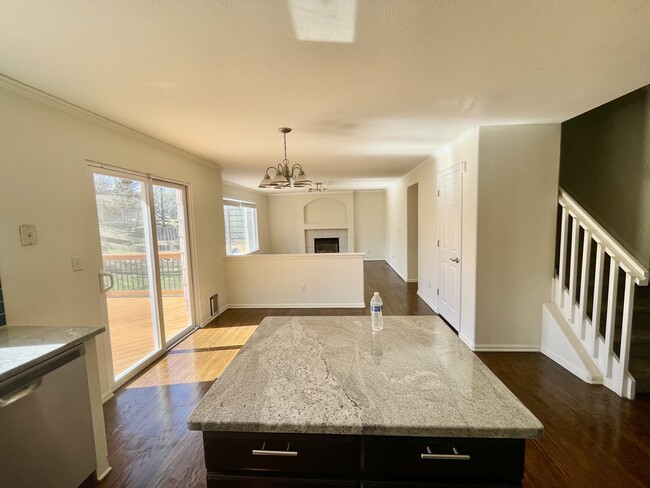 Building Photo - 1422 Hyacinth Way