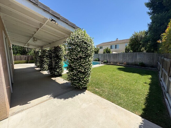 Building Photo - NW Two story home, located in Foxwood subd...