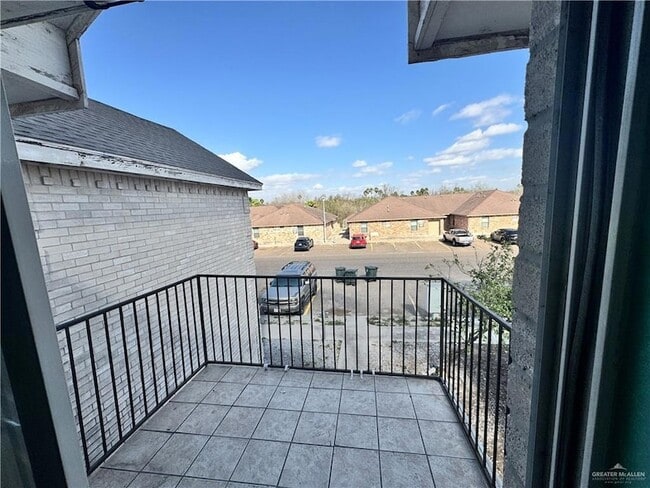 Building Photo - 1804 Oasis Dr