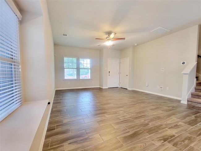Building Photo - 429 Star Thistle St