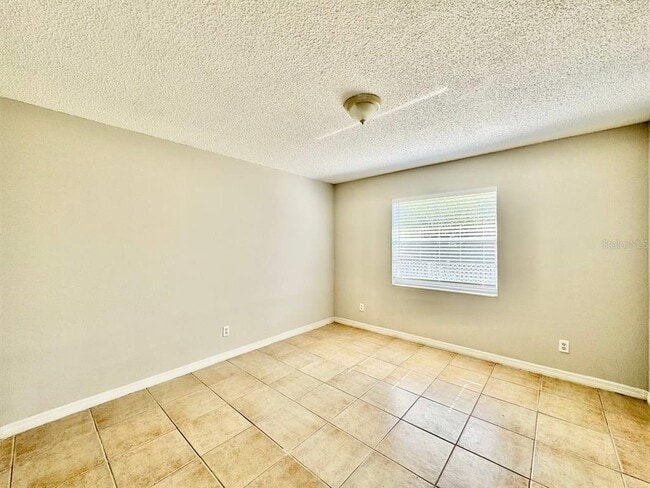 Building Photo - 627 Wildwood Way