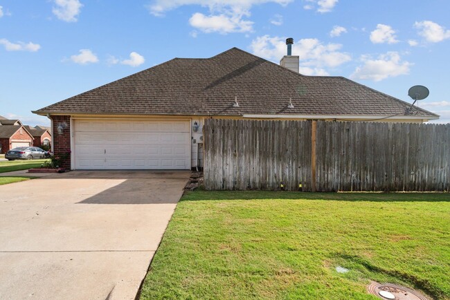 Building Photo - Spacious Home in South Tulsa