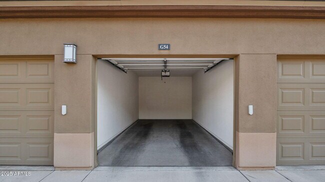 Building Photo - 7027 N Scottsdale Rd