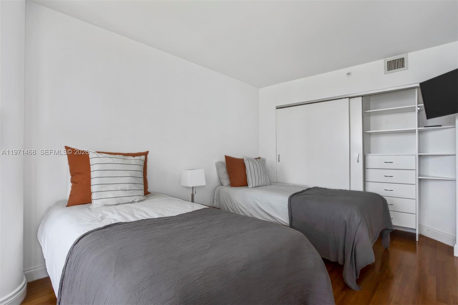 Building Photo - 1717 N Bayshore Dr