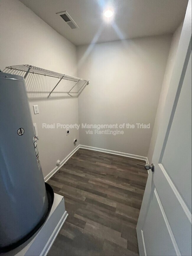 Building Photo - 3802 Bellingham Ct