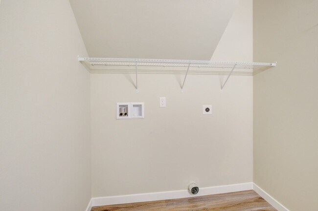 Building Photo - Modern 4BD 2.5BA in LSSD