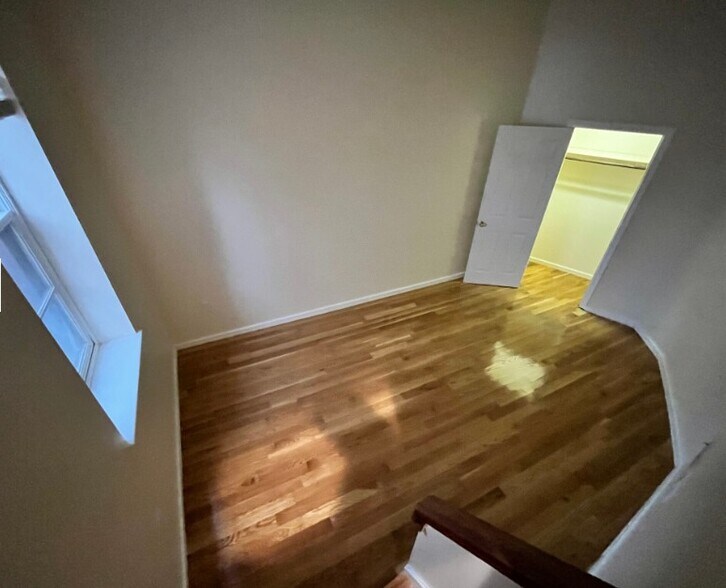 Building Photo - 25 Bow St