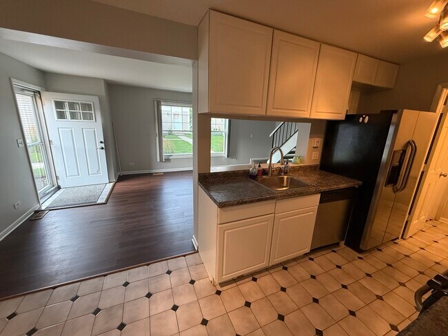 Building Photo - 362 Farmington Ln