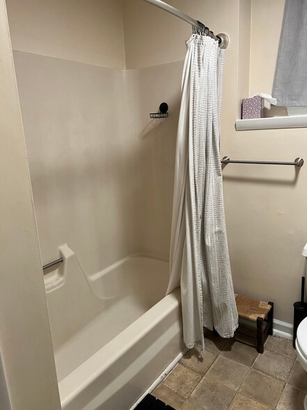 Building Photo - 88 Kriskarli Dr