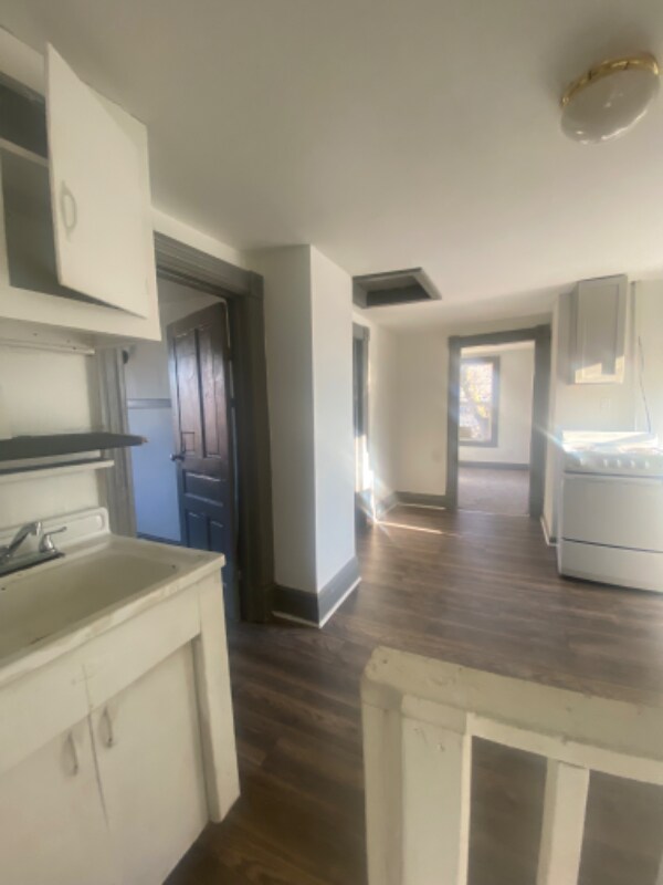 Building Photo - 2249 S Hamilton St