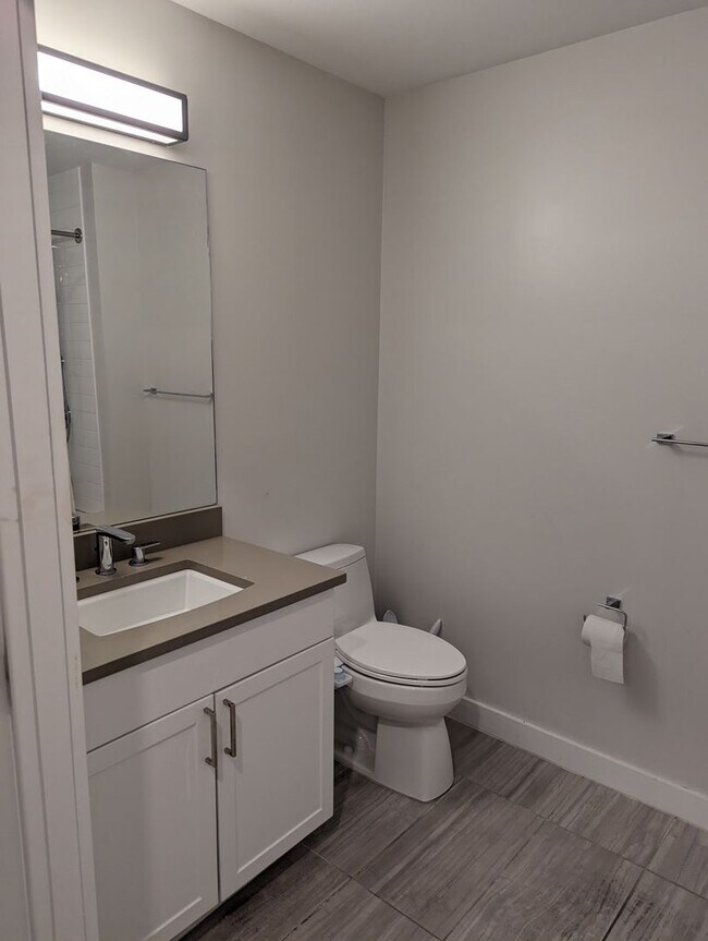 Building Photo - Brighton luxury 2 bedroom 2 bath with parking for January 1