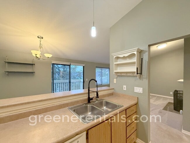 Building Photo - 2BR/1.5BA 3rd Floor Condo Overlooking Sinclair Inlet