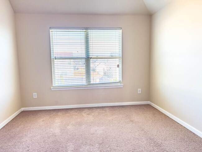 Building Photo - 4861 Coal Creek Dr