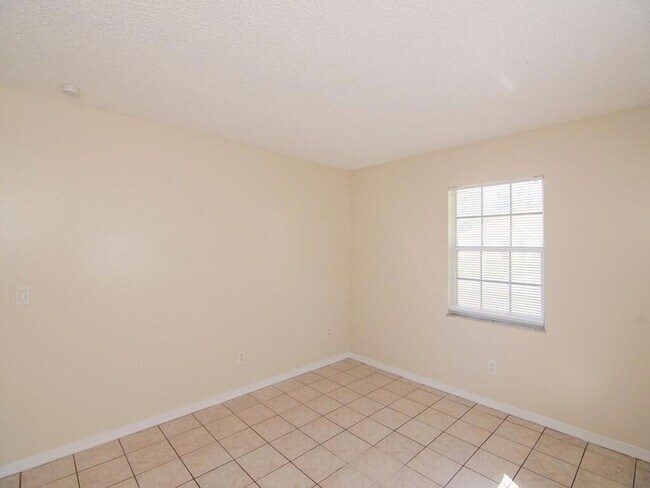Building Photo - 1190 SE Puritan Ln