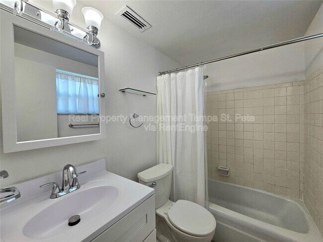 Building Photo - 611 Lyndhurst St