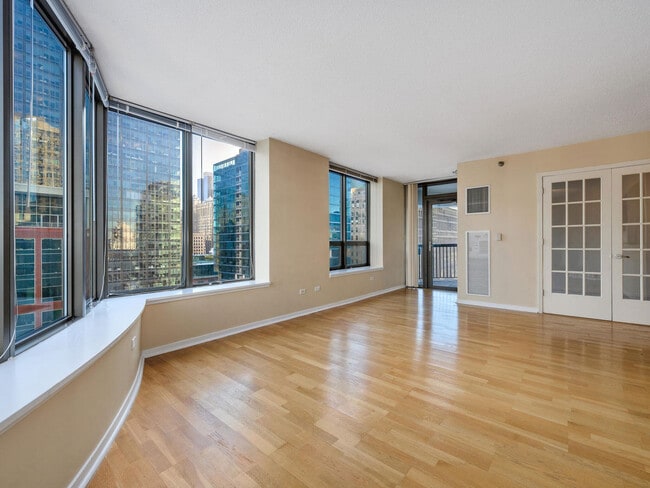 Building Photo - 400 N La Salle Dr