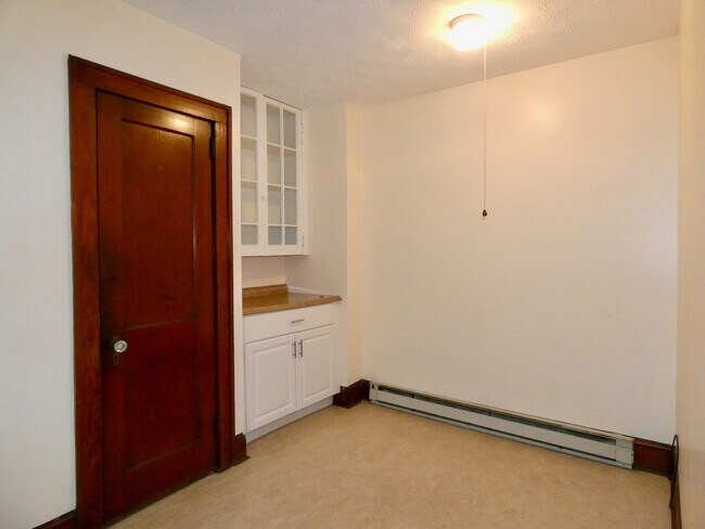 Building Photo - First Floor Apartment in the heart of West Asheville