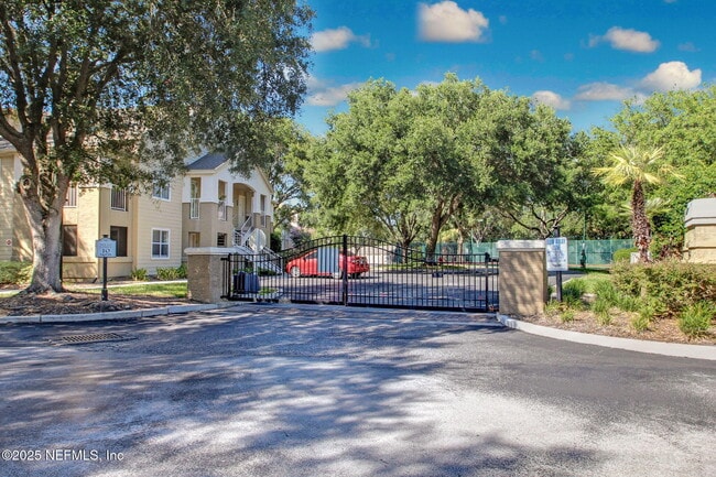 Building Photo - 9 Arbor Club Dr