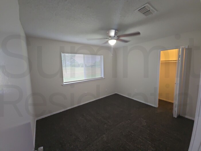 Building Photo - 201 Steller Ln