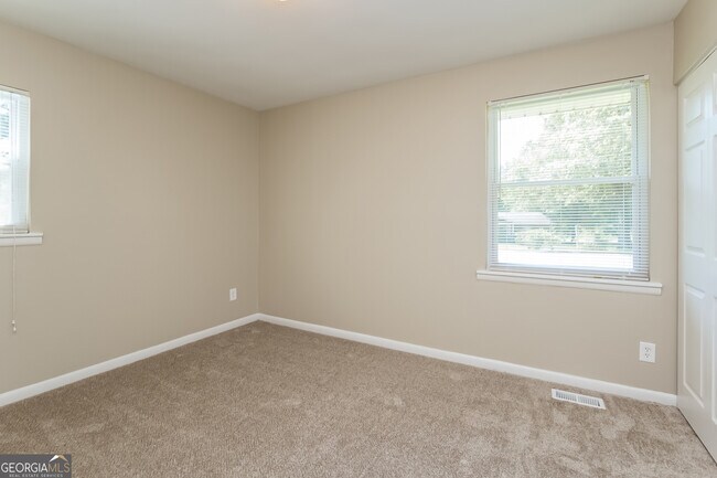 Building Photo - 5848 Ronnie Dr