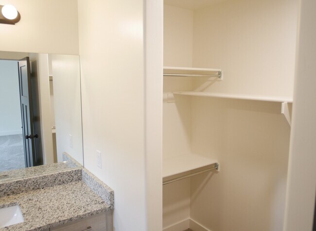 Building Photo - 421 E 200 N