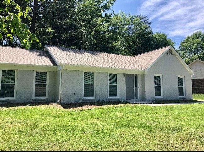 Primary Photo - Well maintained brick home in NW Greensbor...