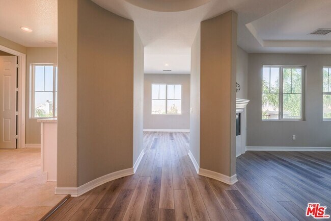Building Photo - 22430 Leisure Dr