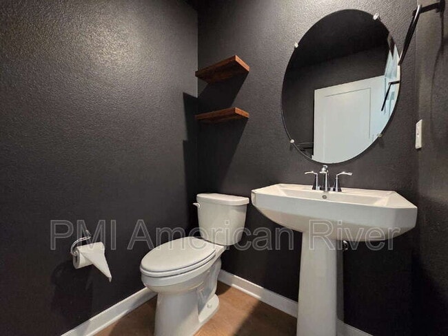 Building Photo - 133 Fischbacher St