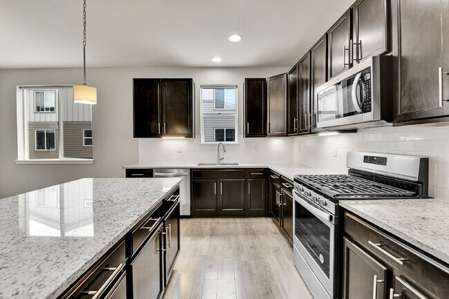 Building Photo - $2,620.95 - 3 Bed, 2.5 Bath Home in Aurora with AC and In Unit Laundry!