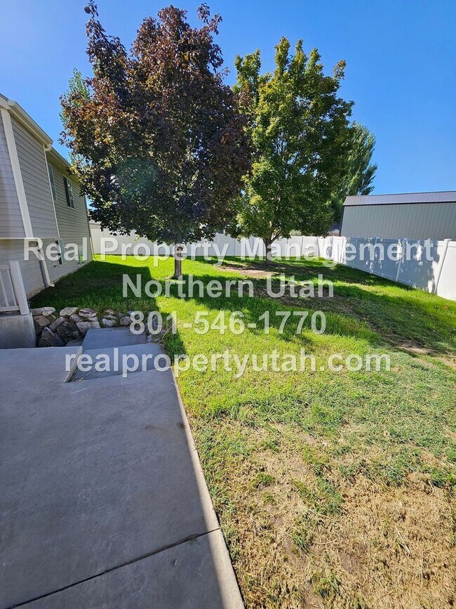 Building Photo - Stunning 7 Bedroom Home in West Point Avai...