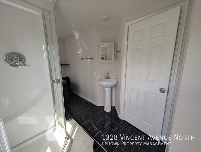 Building Photo - 1328 N Vincent Ave