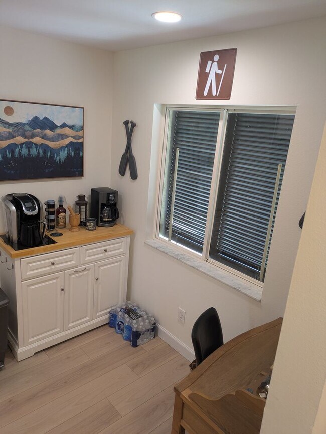 Building Photo - SEASONAL/SHORT TERM TURNKEY condo