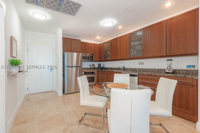 Building Photo - 2301 Collins Ave