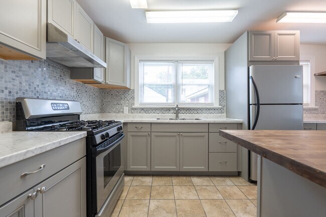 Building Photo - MOVE IN READY 3 Bedroom in Chesapeake!