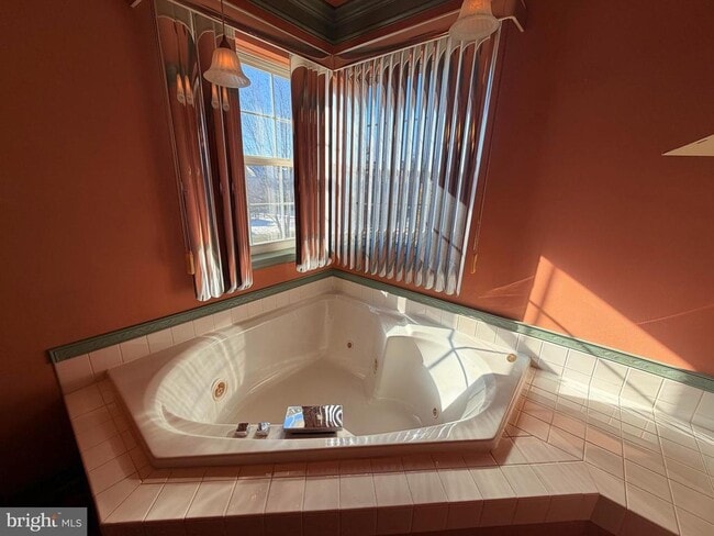 Building Photo - 15 Moonlight Ct