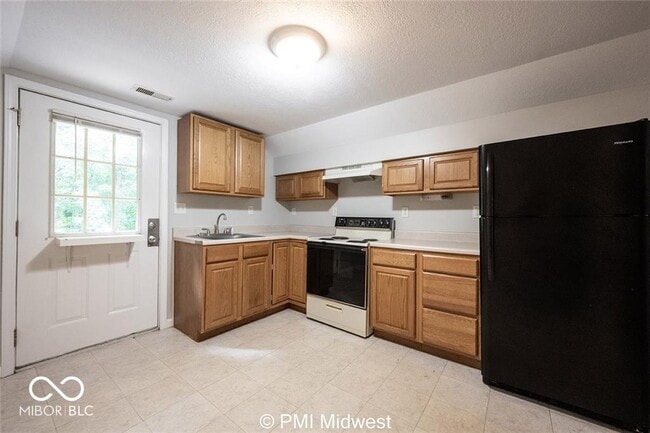 Building Photo - 395 E Main St