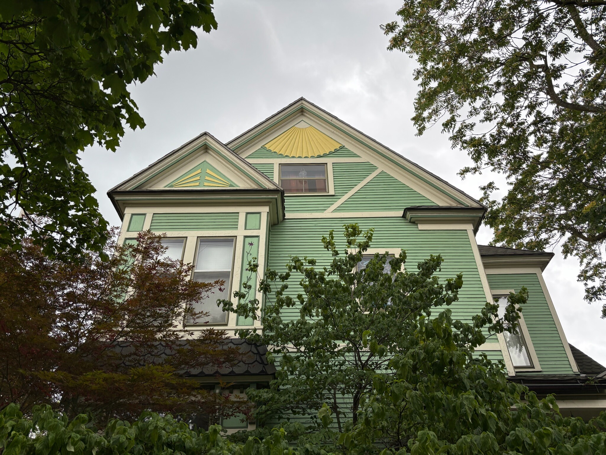 Building Photo - 326 Cherry St SE