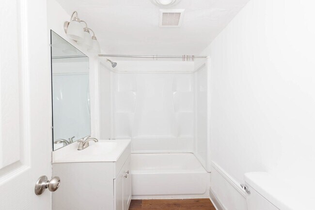 Building Photo - THIRD MONTH FREE WITH NEW 1 YEAR LEASE!