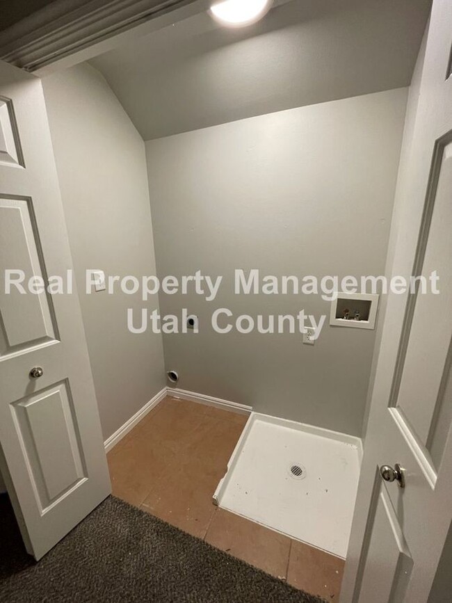 Building Photo - 2252 Harvest Moon Dr