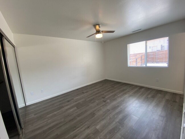 Building Photo - 6000 N Rockland Dr