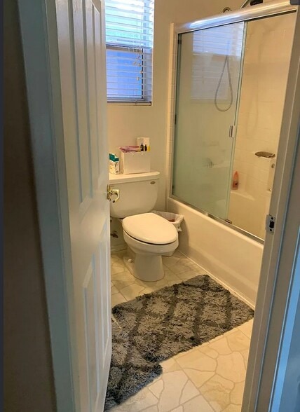 Bath room - 14667 Moon Crest Ln