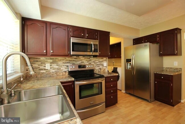 Building Photo - 66 Larkwood Ct
