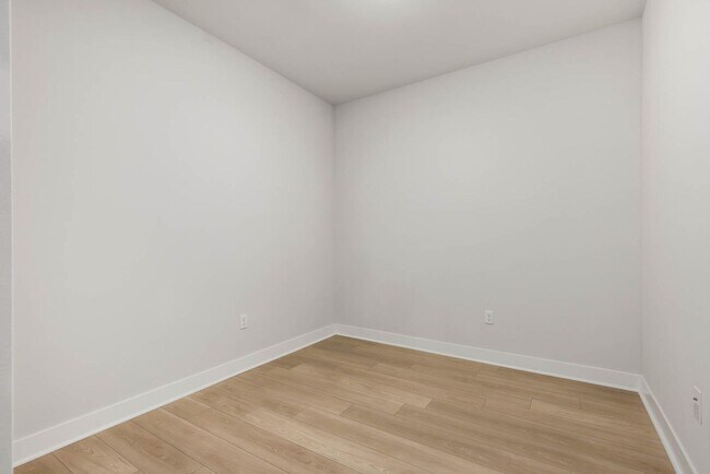 Building Photo - 6901 NE 184th Ln