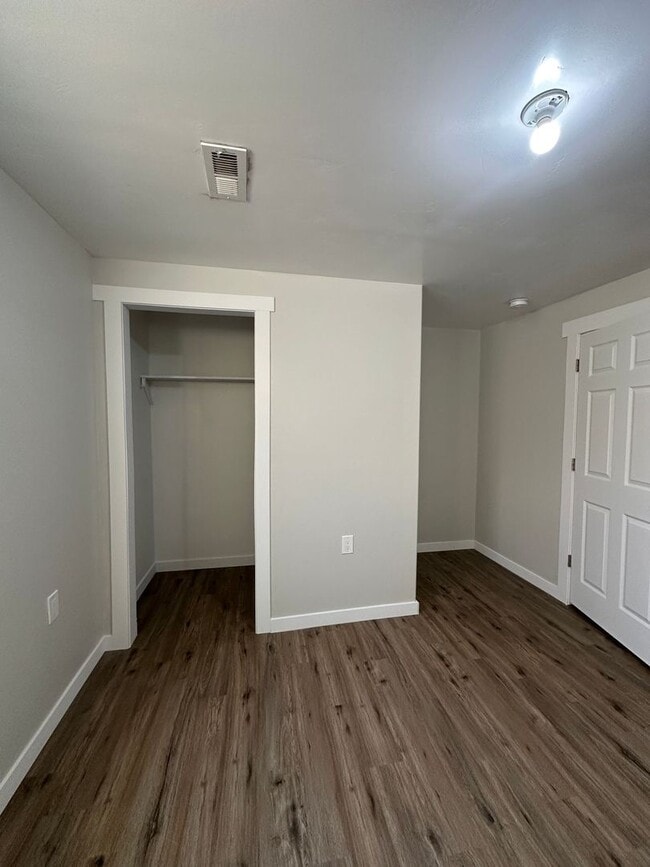 Building Photo - Charming home