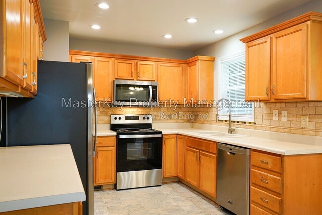 Building Photo - 1008 Knighthood Ln