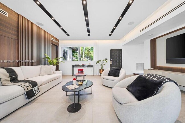 Building Photo - 3531 SW 1st Ave