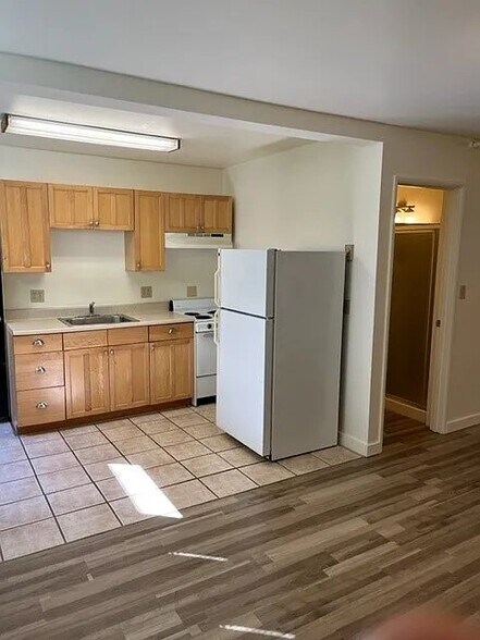 Building Photo - 2537 13th Ave W