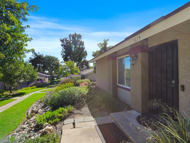 Building Photo - 1619 Carmel Cir W