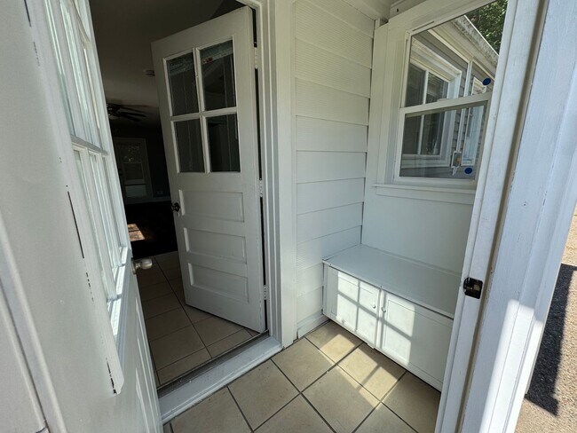 Building Photo - 3 Bedroom Molette with Ravine Views – $1300
