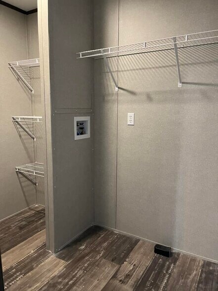 Building Photo - 133 Lillian St